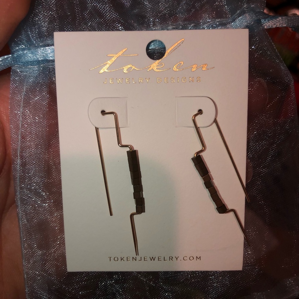 NWT brown beaded and gold earrings, never worn